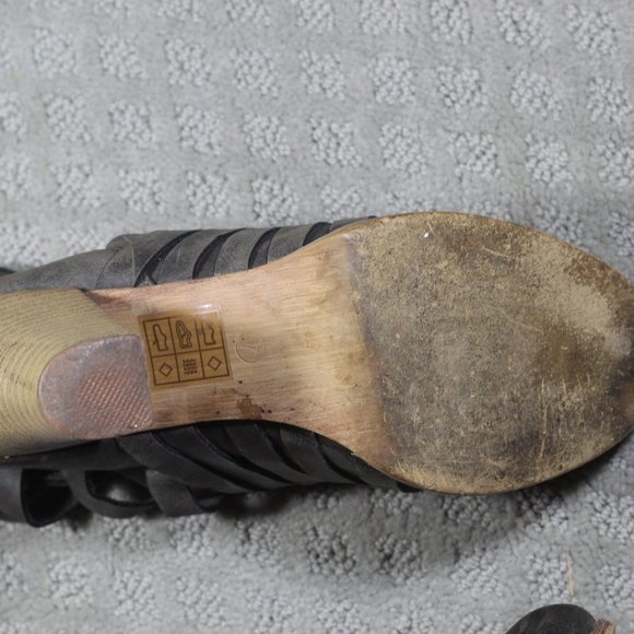 Mi iM Urban 04 Strappy Caged Stacked Heel Bootie - Picture 6 of 6